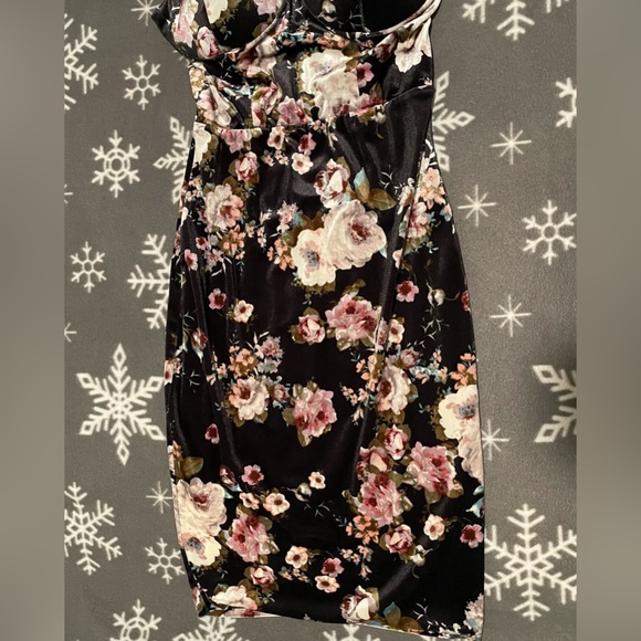 Floral Velvet Fabric Bodycon Dress - Picture 7 of 11